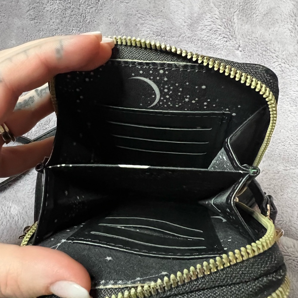 Crossbody - Picture 5 of 5